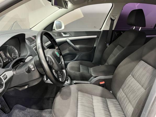 Skoda Octavia II (A5) Рестайлинг с пробегом 2012 года, цена 890 000 рублей, 187826 км, лифтбек, Автокод Объявления