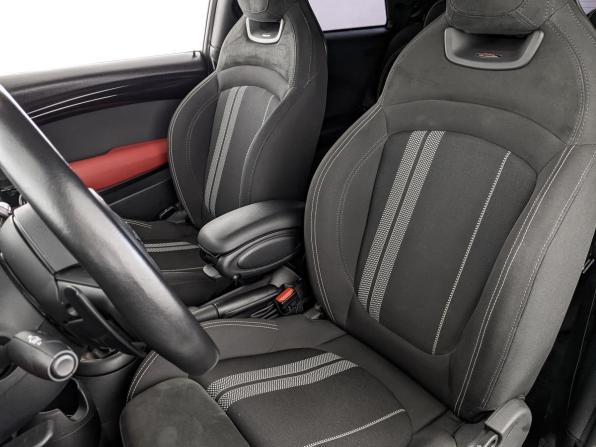 Mini Hatch III (F55/F56) Рестайлинг с пробегом 2020 года, цена 2 990 000 рублей, 84800 км, хэтчбек, Автокод Объявления