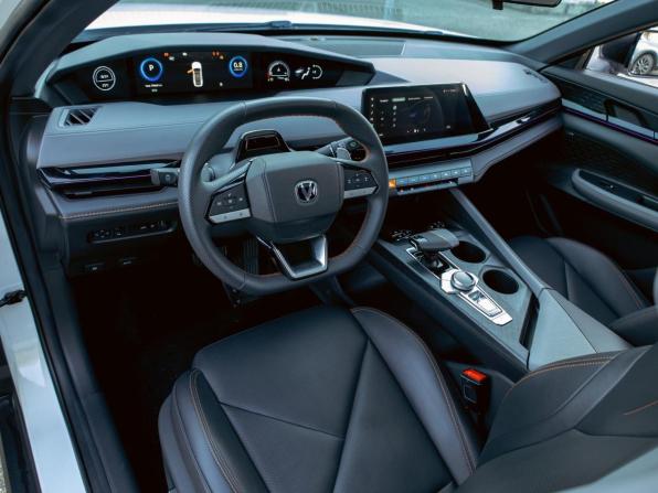 Changan UNI-V I с пробегом 2024 года, цена 2 095 000 рублей, 29000 км, лифтбек, Автокод Объявления