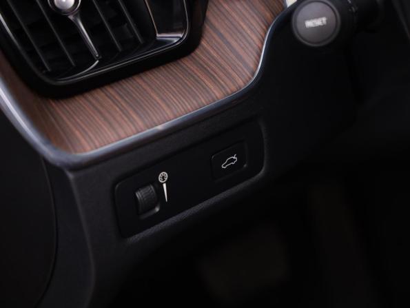 Volvo XC60 II Рестайлинг с пробегом 2021 года, цена 4 599 000 рублей, 55114 км, внедорожник, Автокод Объявления