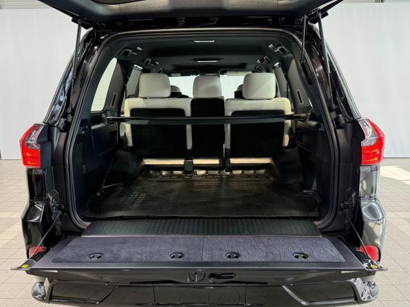 Lexus LX III Рестайлинг 2 с пробегом 2015 года, цена 7 990 000 рублей, 75000 км, внедорожник, Автокод Объявления