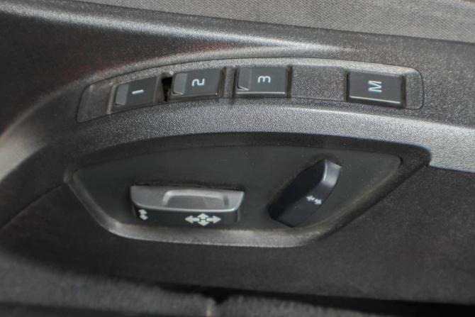 Volvo V40 II с пробегом 2014 года, цена 1 099 000 рублей, 240000 км, хэтчбек, Автокод Объявления