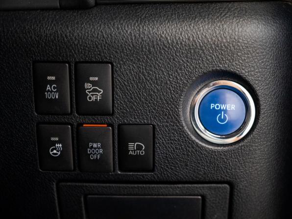 Toyota Alphard III Рестайлинг с пробегом 2018 года, цена 4 630 000 рублей, 150583 км, минивэн, Автокод Объявления