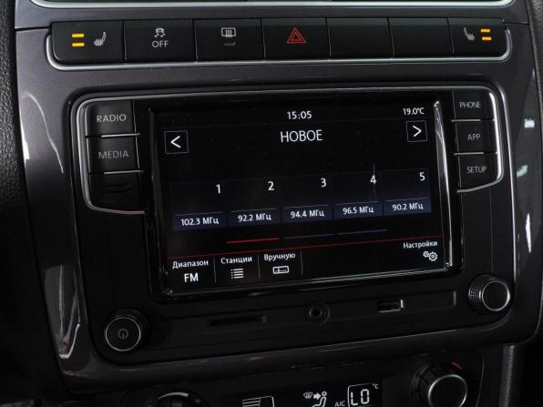 Volkswagen Polo V Рестайлинг с пробегом 2019 года, цена 1 649 000 рублей, 155437 км, седан, Автокод Объявления