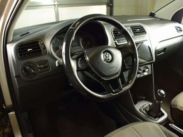 Volkswagen Polo V Рестайлинг с пробегом 2017 года, цена 799 995 рублей, 314007 км, седан, Автокод Объявления