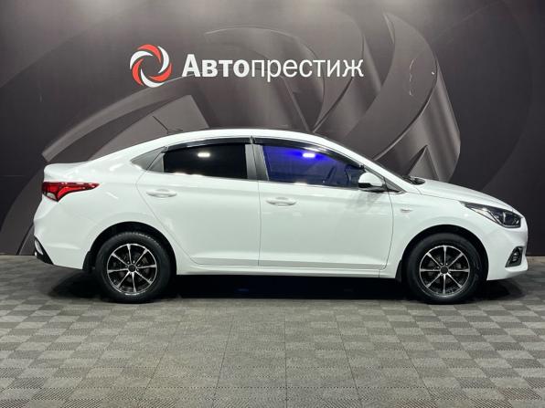 Hyundai Solaris II с пробегом 2018 года, цена 1 250 000 рублей, 122000 км, седан, Автокод Объявления