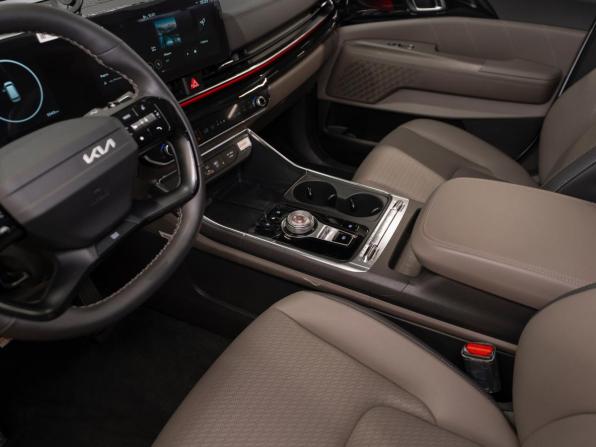 Kia Carnival IV Рестайлинг с пробегом 2025 года, цена 5 600 000 рублей, 9950 км, минивэн, Автокод Объявления