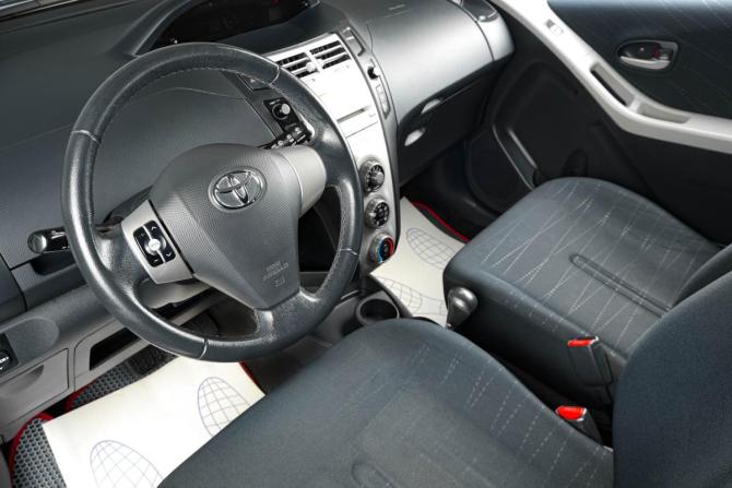 Toyota Yaris II с пробегом 2007 года, цена 649 000 рублей, 74400 км, хэтчбек, Автокод Объявления