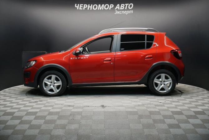 Renault Sandero II с пробегом 2015 года, цена 988 000 рублей, 77000 км, хэтчбек, Автокод Объявления