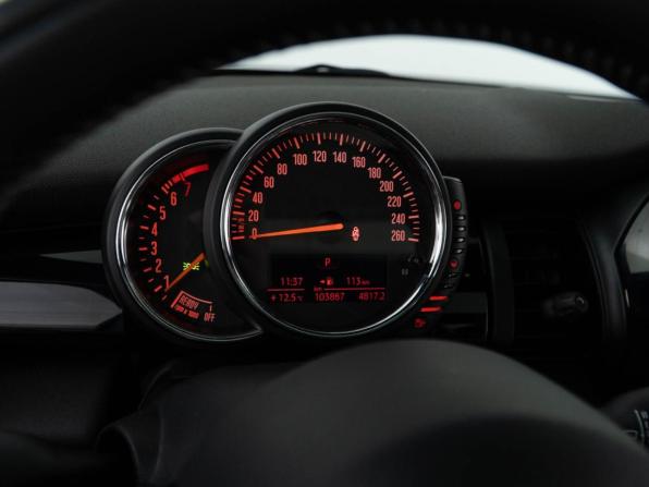 Mini Hatch III (F55/F56) с пробегом 2016 года, цена 2 085 055 рублей, 103867 км, хэтчбек, Автокод Объявления