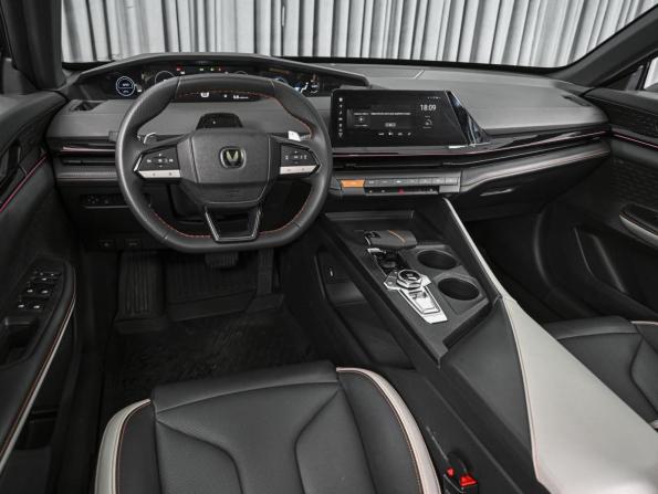 Changan UNI-V I с пробегом 2024 года, цена 2 540 000 рублей, 36940 км, лифтбек, Автокод Объявления