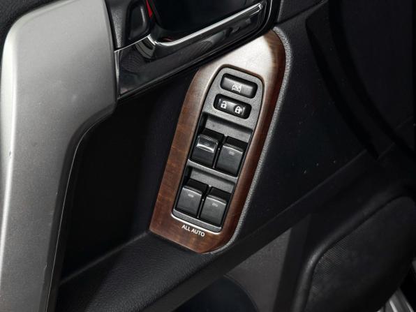 Toyota Land Cruiser Prado 150 Series Рестайлинг 1 с пробегом 2015 года, цена 3 450 000 рублей, 277031 км, внедорожник, Автокод Объявления