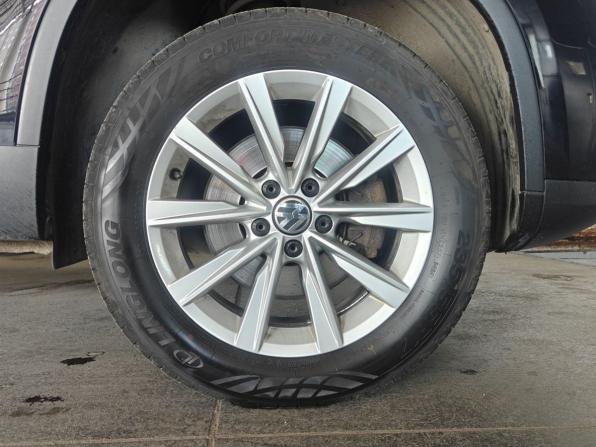 Volkswagen Tiguan I Рестайлинг с пробегом 2015 года, цена 1 330 000 рублей, 278367 км, внедорожник, Автокод Объявления