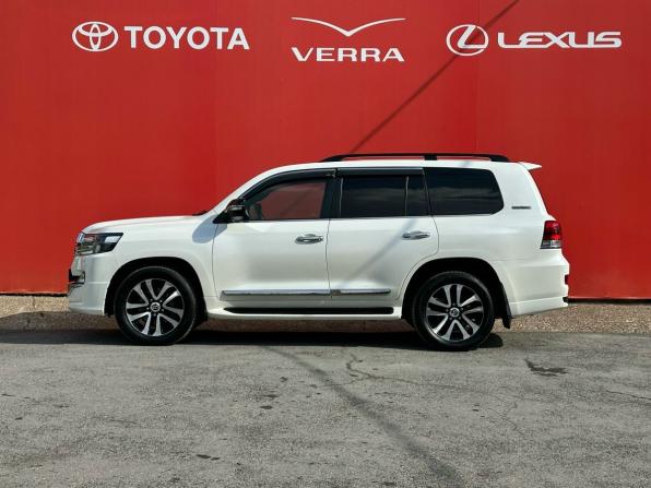 Toyota Land Cruiser 200 Series Рестайлинг 2 с пробегом 2019 года, цена 6 790 000 рублей, 175575 км, внедорожник, Автокод Объявления