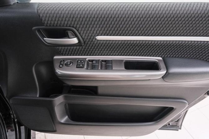 Honda Stepwgn V с пробегом 2016 года, цена 1 999 000 рублей, 89400 км, минивэн, Автокод Объявления