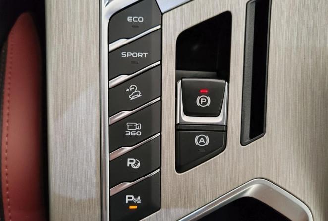 Geely Coolray I с пробегом 2023 года, цена 2 000 000 рублей, 29961 км, внедорожник, Автокод Объявления