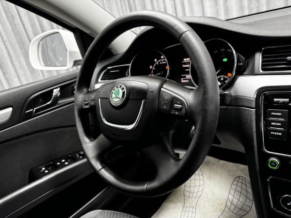 Skoda Superb II с пробегом 2012 года, цена 1 030 000 рублей, 280800 км, лифтбек, Автокод Объявления