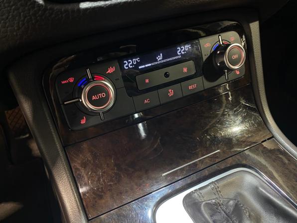 Volkswagen Touareg II с пробегом 2011 года, цена 1 980 000 рублей, 227584 км, внедорожник, Автокод Объявления