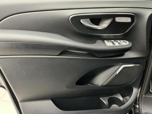Mercedes-Benz V-Класс III (W447) Рестайлинг с пробегом 2021 года, цена 10 000 000 рублей, 22700 км, минивэн, Автокод Объявления
