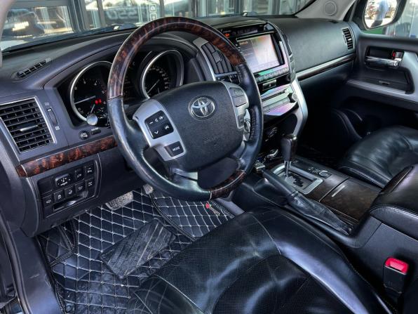 Toyota Land Cruiser 200 Series Рестайлинг 1 с пробегом 2014 года, цена 3 443 300 рублей, 260000 км, внедорожник, Автокод Объявления