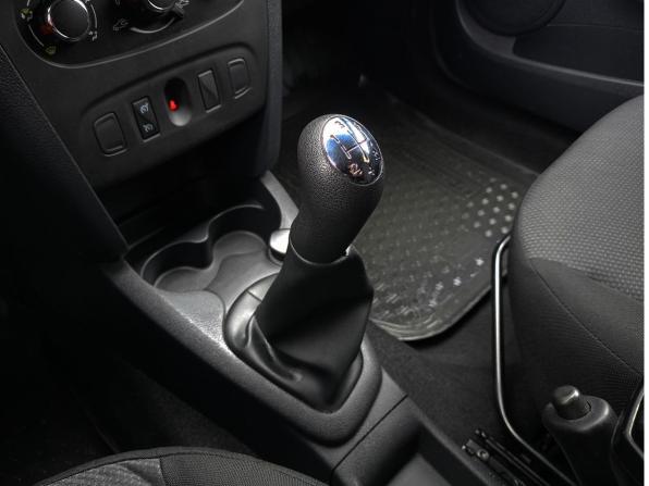 Renault Sandero II с пробегом 2016 года, цена 915 000 рублей, 108485 км, хэтчбек, Автокод Объявления