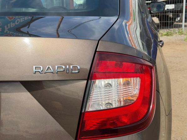 Skoda Rapid I Рестайлинг с пробегом 2018 года, цена 1 050 000 рублей, 189000 км, лифтбек, Автокод Объявления