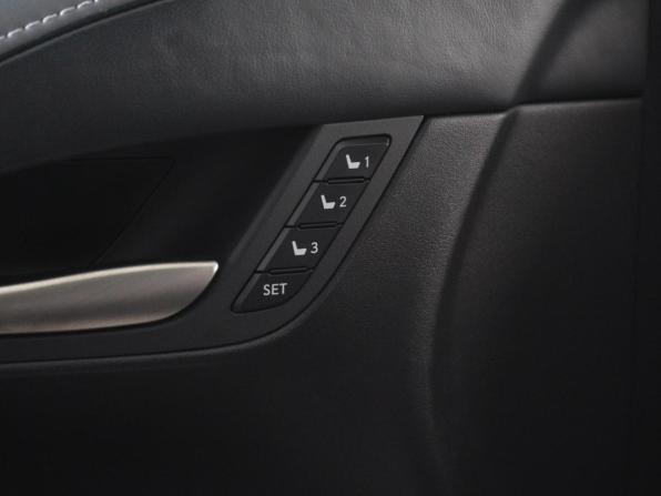Lexus LX III Рестайлинг 2 с пробегом 2018 года, цена 9 860 000 рублей, 63737 км, внедорожник, Автокод Объявления