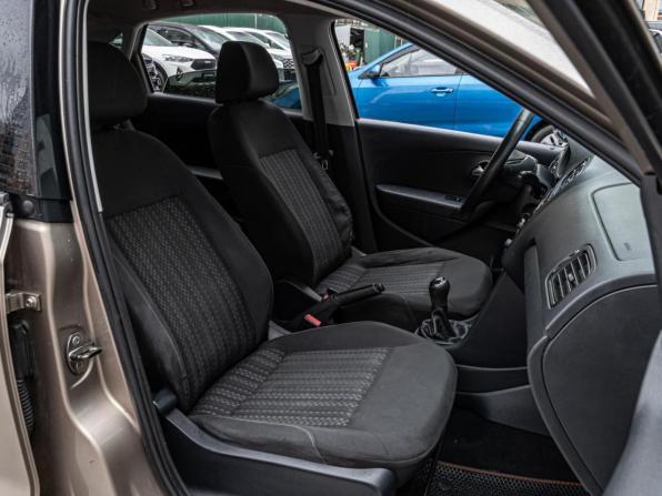 Volkswagen Polo V Рестайлинг с пробегом 2015 года, цена 950 000 рублей, 143422 км, седан, Автокод Объявления