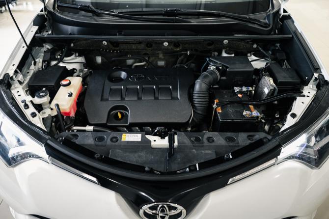 Toyota RAV4 IV (XA40) Рестайлинг с пробегом 2015 года, цена 2 020 000 рублей, 123000 км, внедорожник, Автокод Объявления