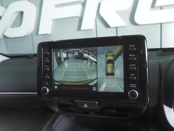 Toyota Yaris Cross с пробегом 2021 года, цена 2 420 000 рублей, 69970 км, внедорожник, Автокод Объявления
