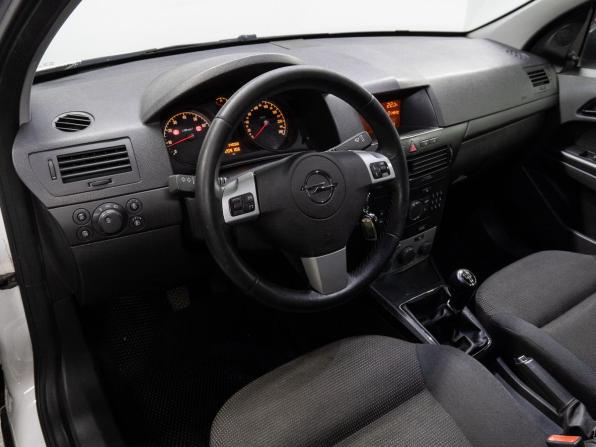 Opel Astra H Рестайлинг с пробегом 2011 года, цена 550 000 рублей, 209105 км, седан, Автокод Объявления