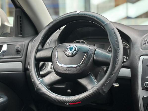 Skoda Octavia II (A5) Рестайлинг с пробегом 2013 года, цена 739 000 рублей, 235124 км, лифтбек, Автокод Объявления