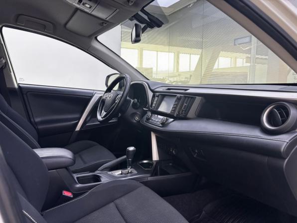 Toyota RAV4 IV (XA40) Рестайлинг с пробегом 2017 года, цена 2 099 000 рублей, 155316 км, внедорожник, Автокод Объявления