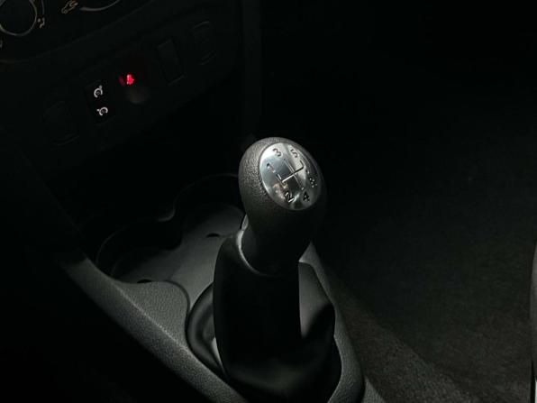 Renault Sandero II Рестайлинг с пробегом 2018 года, цена 799 000 рублей, 188743 км, хэтчбек, Автокод Объявления