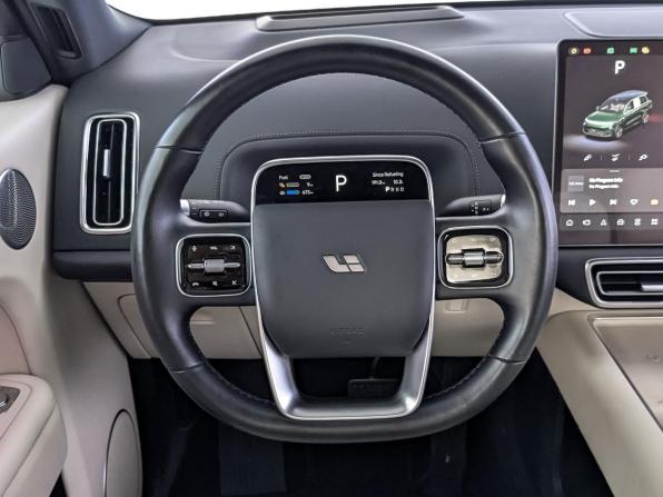 Li Auto (Lixiang) L9 I с пробегом 2024 года, цена 6 400 000 рублей, 71368 км, внедорожник, Автокод Объявления
