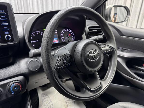 Toyota Yaris IV с пробегом 2020 года, цена 1 400 000 рублей, 65289 км, хэтчбек, Автокод Объявления
