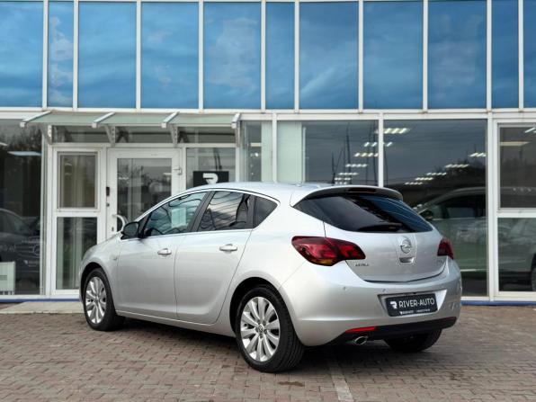 Opel Astra J с пробегом 2011 года, цена 690 000 рублей, 237365 км, хэтчбек, Автокод Объявления