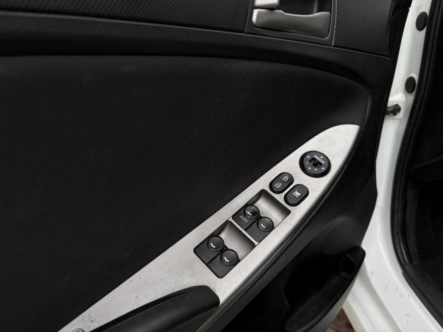 Hyundai Solaris I Рестайлинг Санкт-Петербург  - изображение 11