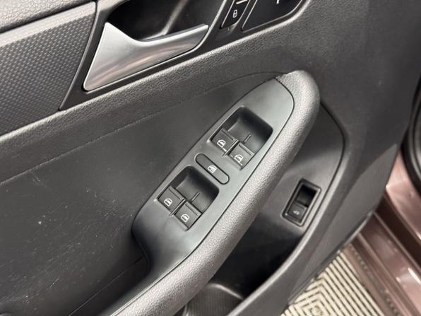 Volkswagen Jetta VI с пробегом 2014 года, цена 999 000 рублей, 211929 км, седан, Автокод Объявления