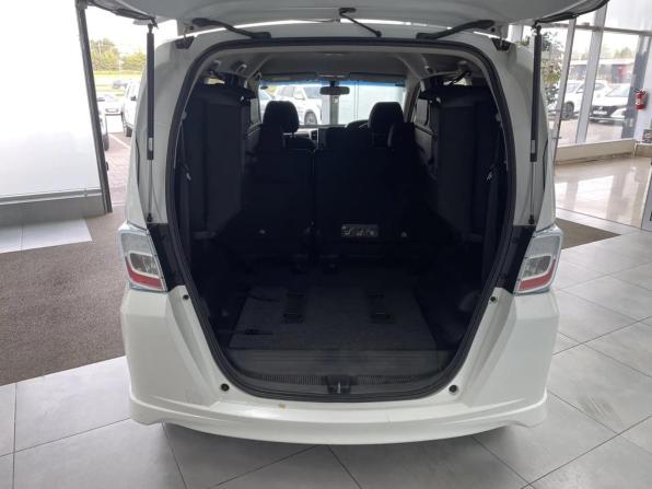 Honda Freed I Рестайлинг с пробегом 2013 года, цена 985 000 рублей, 205686 км, компактвэн, Автокод Объявления