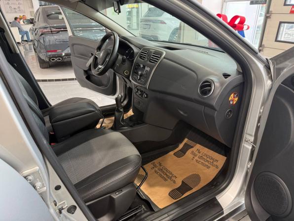 Renault Logan II Рестайлинг с пробегом 2019 года, цена 1 053 000 рублей, 139159 км, седан, Автокод Объявления
