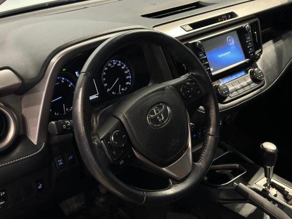 Toyota RAV4 IV (XA40) Рестайлинг с пробегом 2018 года, цена 2 190 000 рублей, 156593 км, внедорожник, Автокод Объявления