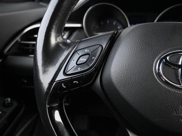 Toyota C-HR I Рестайлинг с пробегом 2019 года, цена 2 329 000 рублей, 137207 км, внедорожник, Автокод Объявления
