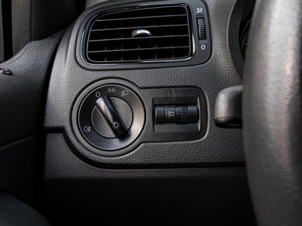 Volkswagen Polo V Рестайлинг с пробегом 2017 года, цена 840 000 рублей, 138546 км, седан, Автокод Объявления