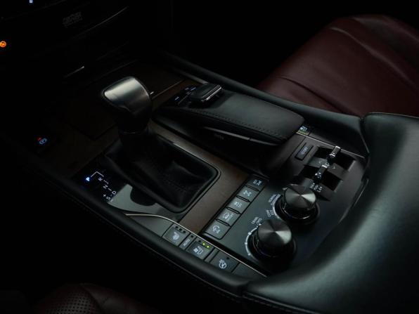 Lexus LX III Рестайлинг 2 с пробегом 2018 года, цена 6 645 605 рублей, 181859 км, внедорожник, Автокод Объявления
