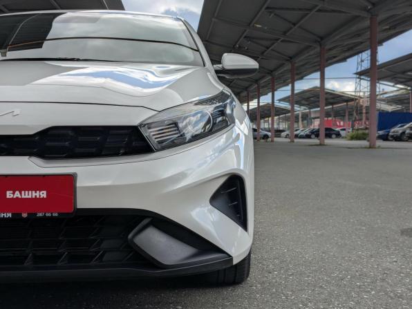 Kia Cerato IV Рестайлинг с пробегом 2022 года, цена 2 299 500 рублей, 42800 км, седан, Автокод Объявления