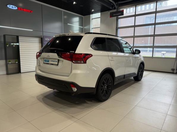 Mitsubishi Outlander III Рестайлинг 3 с пробегом 2021 года, цена 2 545 000 рублей, 81000 км, внедорожник, Автокод Объявления