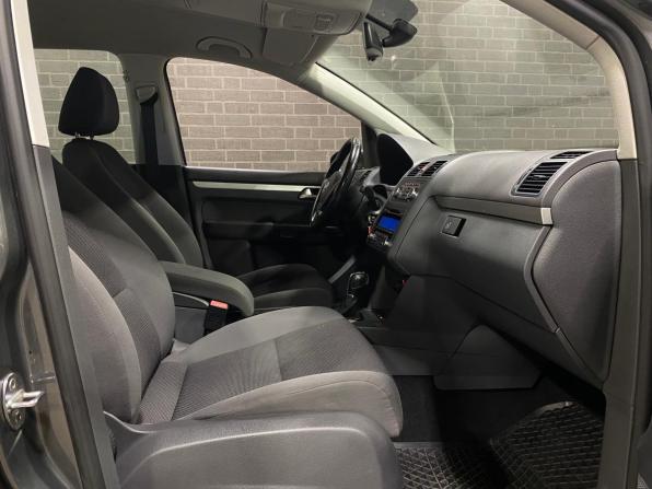 Volkswagen Touran I Рестайлинг 2 с пробегом 2010 года, цена 1 070 000 рублей, 165155 км, компактвэн, Автокод Объявления