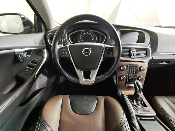 Volvo V40 Cross Country I Рестайлинг с пробегом 2017 года, цена 2 100 000 рублей, 64102 км, хэтчбек, Автокод Объявления