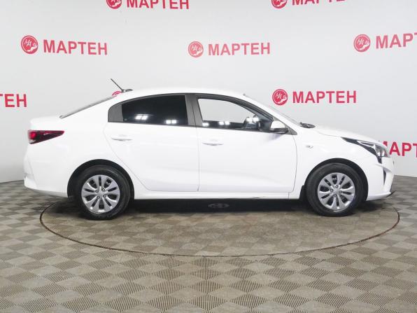 Kia Rio IV Рестайлинг с пробегом 2021 года, цена 1 645 000 рублей, 99967 км, седан, Автокод Объявления
